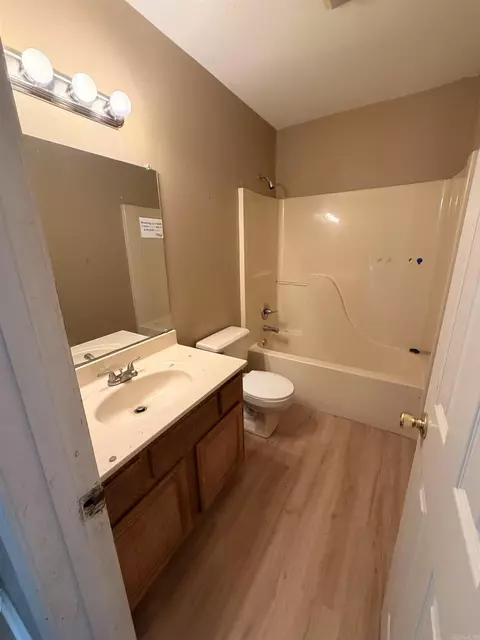 Bath - 2575 Winchester Dr, Conway, AR 72032 photo 1 of 2