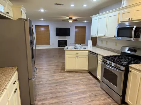 Kitchen - 252 J Lynne Dr, Mountain View, AR 72560 photo 7 of 7