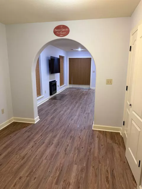 Entry Way - 252 J Lynne Dr, Mountain View, AR 72560 photo 3 of 4