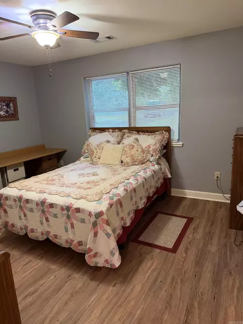 Bedroom - 252 J Lynne Dr, Mountain View, AR 72560 photo 1 of 2