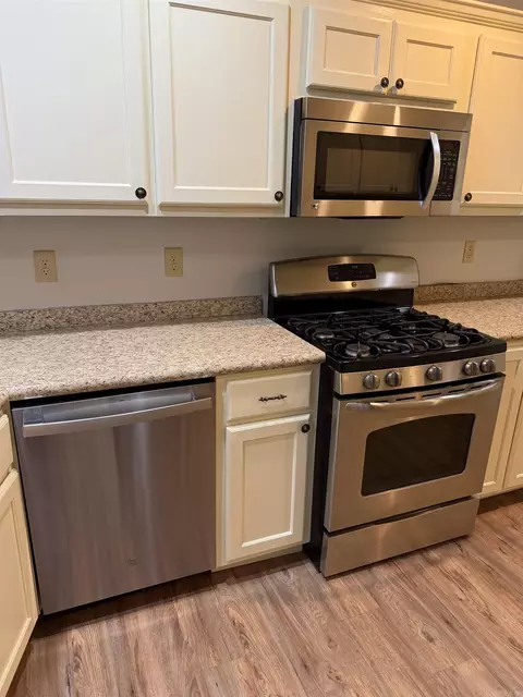 Kitchen - 252 J Lynne Dr, Mountain View, AR 72560 photo 3 of 7