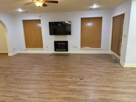 Living - 252 J Lynne Dr, Mountain View, AR 72560 photo 5 of 5