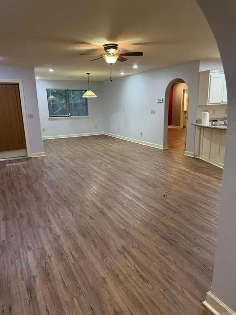 Living - 252 J Lynne Dr, Mountain View, AR 72560 photo 2 of 5