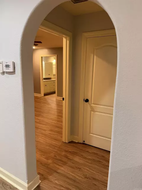 Entry Way - 252 J Lynne Dr, Mountain View, AR 72560 photo 4 of 4