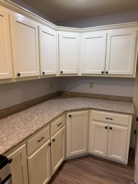 Kitchen - 252 J Lynne Dr, Mountain View, AR 72560 photo 6 of 7