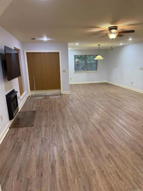 Living - 252 J Lynne Dr, Mountain View, AR 72560 photo 1 of 5