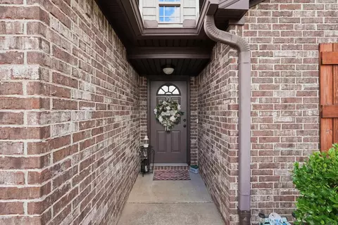 Entry Way - 2700 Brighton Pl, Benton, AR 72015 photo 1 of 6