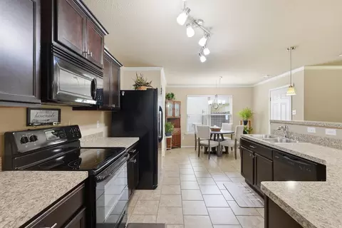 Kitchen - 2700 Brighton Pl, Benton, AR 72015 photo 4 of 8