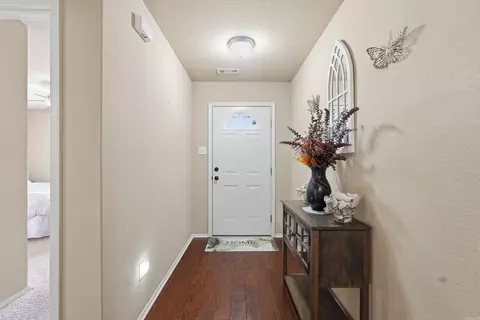 Entry Way - 2700 Brighton Pl, Benton, AR 72015 photo 2 of 6