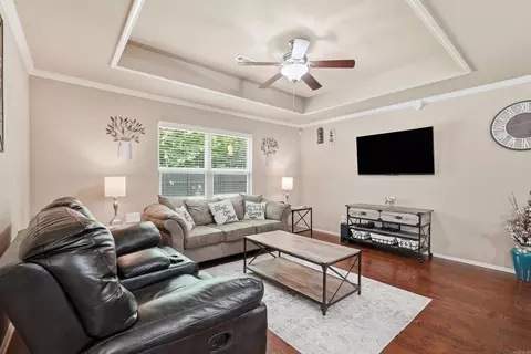 Living - 2700 Brighton Pl, Benton, AR 72015 photo 2 of 3