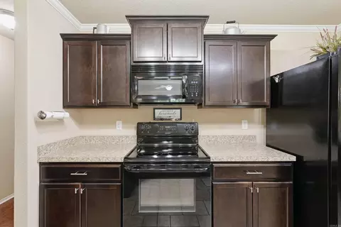 Kitchen - 2700 Brighton Pl, Benton, AR 72015 photo 7 of 8