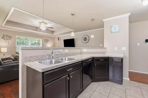 Kitchen - 2700 Brighton Pl, Benton, AR 72015 photo 2 of 8