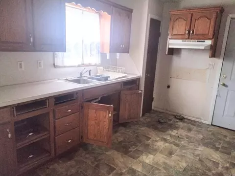 Kitchen - 1027 Jefferson St, Malvern, AR 72104 photo 1 of 3