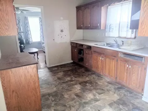 Kitchen - 1027 Jefferson St, Malvern, AR 72104 photo 2 of 3