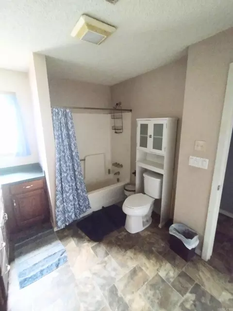 Bath - 1027 Jefferson St, Malvern, AR 72104 photo 1 of 3