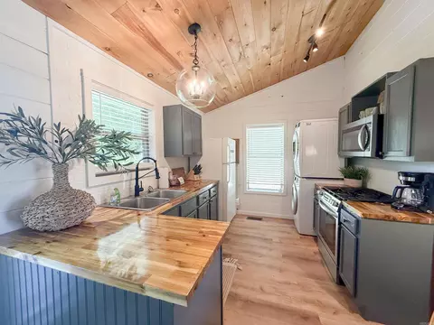 Kitchen - 232 Double Bridge Loop, Mountain View, AR 72560 photo 1 of 1