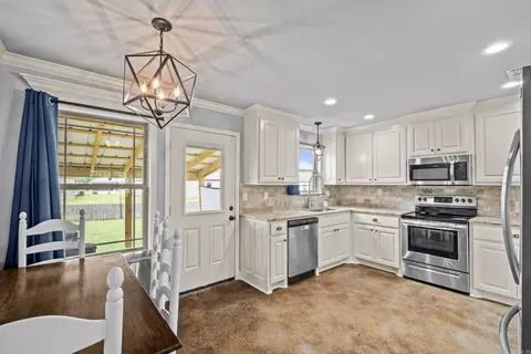 Kitchen - 143 Lloyd Henderson Rd, Beebe, AR 72012 photo 1 of 3