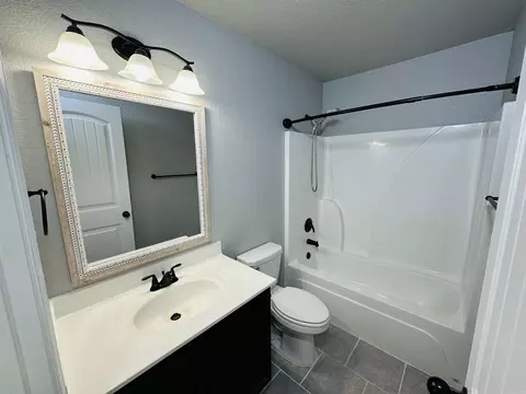 Bath - 103 Sunflower Ln, Beebe, AR 72012 photo 4 of 4
