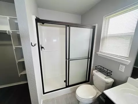 Bath - 103 Sunflower Ln, Beebe, AR 72012 photo 2 of 4