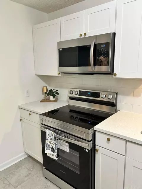 Kitchen - 2809 E Cleland Rd, Cabot, AR 72023 photo 3 of 6