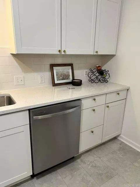 Kitchen - 2809 E Cleland Rd, Cabot, AR 72023 photo 4 of 6