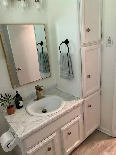 Bath - 2809 E Cleland Rd, Cabot, AR 72023 photo 1 of 2