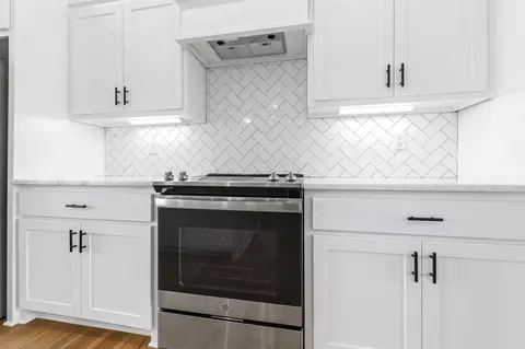 Kitchen - 10634 Gunter Loop, Benton, AR 72019 photo 3 of 4