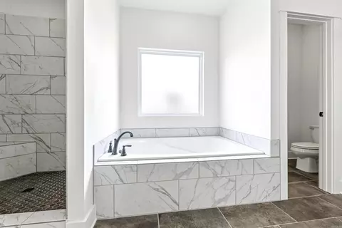 Bath - 10634 Gunter Loop, Benton, AR 72019 photo 1 of 3