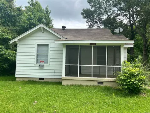 Exterior - 1807 W 27th Ave, Pine Bluff, AR 71603 photo 1 of 6