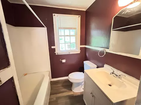 Bath - 1807 W 27th Ave, Pine Bluff, AR 71603 photo 2 of 2