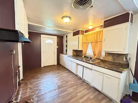 Kitchen - 1807 W 27th Ave, Pine Bluff, AR 71603 photo 1 of 2