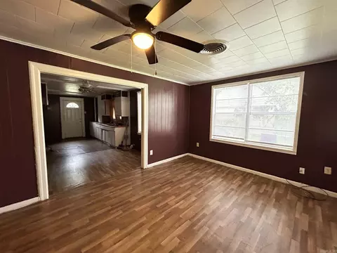 Living - 1807 W 27th Ave, Pine Bluff, AR 71603 photo 2 of 4