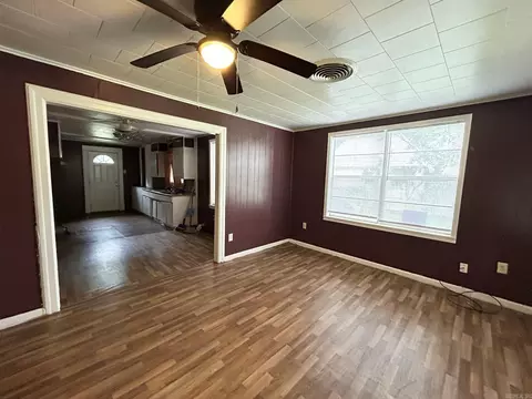 Living - 1807 W 27th Ave, Pine Bluff, AR 71603 photo 3 of 4