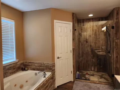 Bath - 116 Prairie Dr, Beebe, AR 72012 photo 1 of 4
