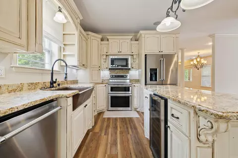 Kitchen - 4223 Peeler Bend Rd, Benton, AR 72019 photo 3 of 6
