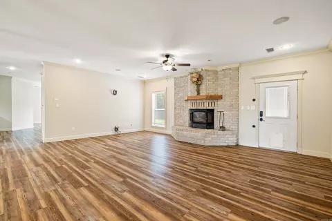 Living - 4223 Peeler Bend Rd, Benton, AR 72019 photo 3 of 8