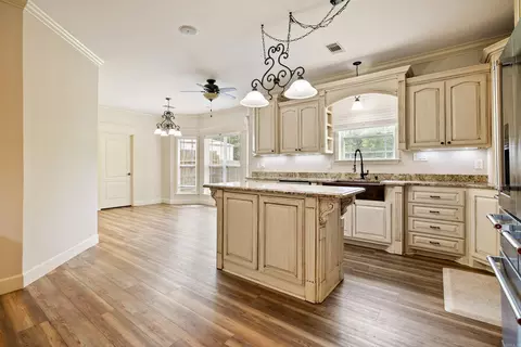 Kitchen - 4223 Peeler Bend Rd, Benton, AR 72019 photo 6 of 6