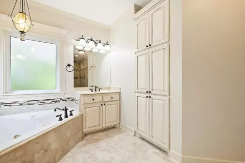 Bath - 4223 Peeler Bend Rd, Benton, AR 72019 photo 3 of 7