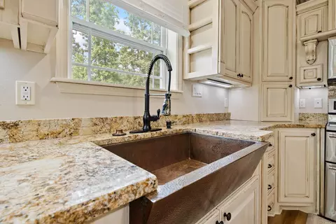 Kitchen - 4223 Peeler Bend Rd, Benton, AR 72019 photo 5 of 6
