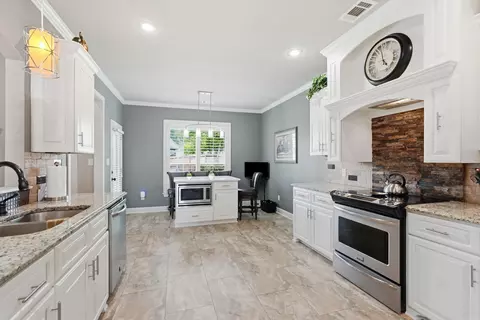 Kitchen - 3221 Robbins Dr, Bryant, AR 72022 photo 3 of 6
