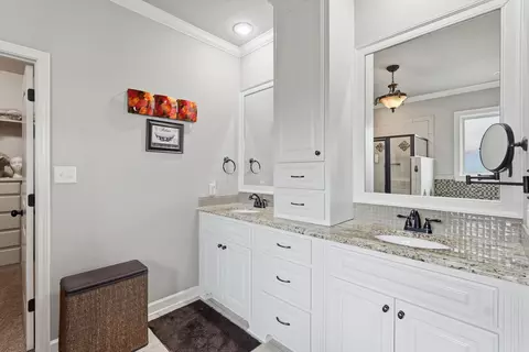 Bath - 3221 Robbins Dr, Bryant, AR 72022 photo 1 of 3