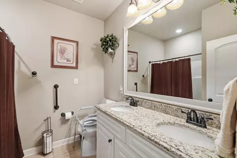 Bath - 3221 Robbins Dr, Bryant, AR 72022 photo 3 of 3