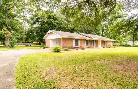 1014 Daniels St, Dermott, AR 71638