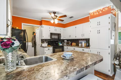 Kitchen - 1108 E Crayton St, Gurdon, AR 71743 photo 2 of 5