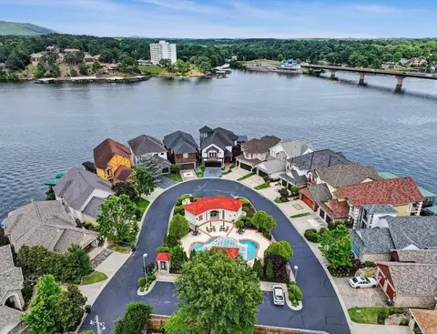 333 Paradise Pt, Hot Springs, AR 71913