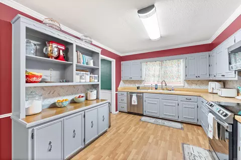Kitchen - 40 Rosewood Dr, Beebe, AR 72012 photo 6 of 7