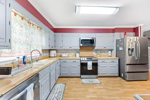 Kitchen - 40 Rosewood Dr, Beebe, AR 72012 photo 3 of 7