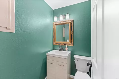 Bath - 40 Rosewood Dr, Beebe, AR 72012 photo 2 of 3