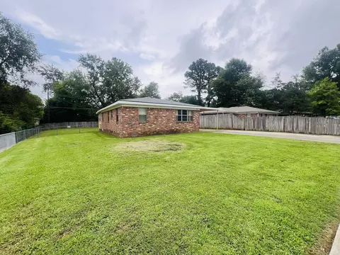 916 Southeastern Ave, Jacksonville, AR 72076