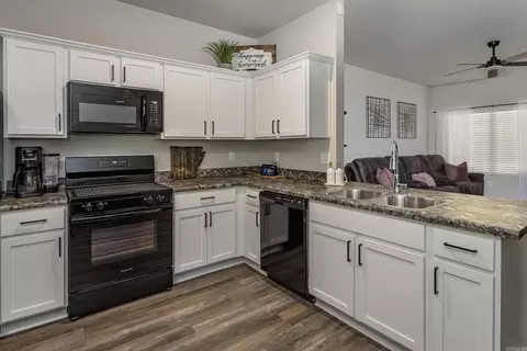 Kitchen - 5049 Windflower Cv, Alexander, AR 72002 photo 4 of 4